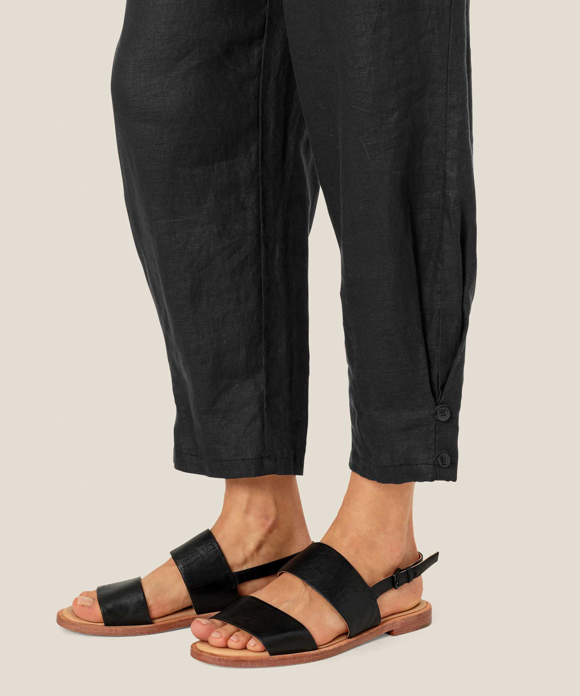 pantalon en lin avec large élastique smocké au dos et détail boutonné, Black