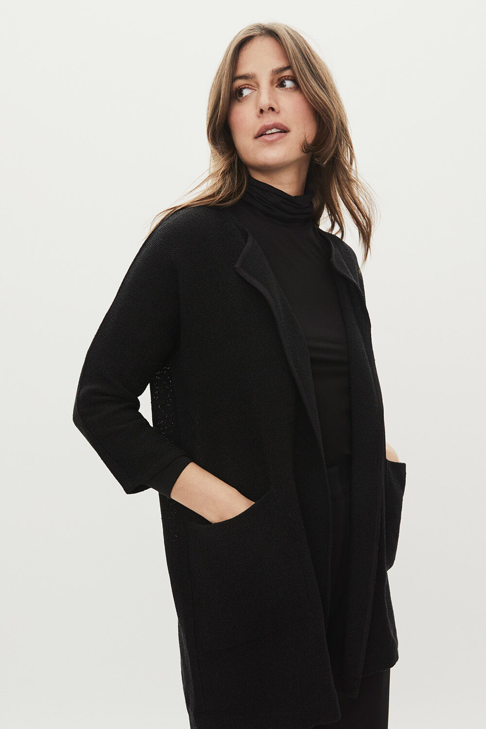 Veste Longue En Boucl&eacute; - Black, Blouse &Agrave; Col Roul&eacute; En Jersey Doux - Black, pantalon long classique &agrave; plis et plis pressants - Black