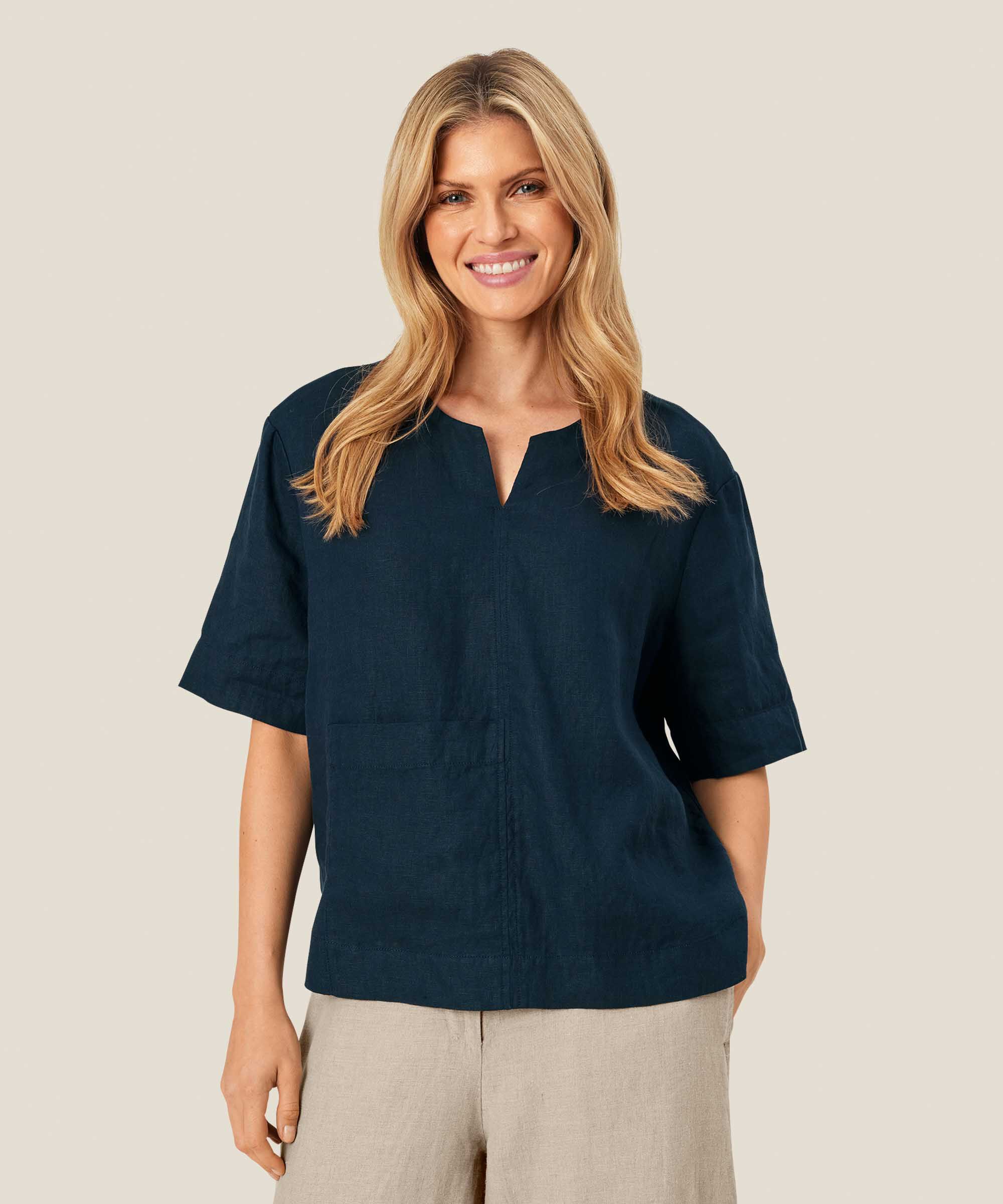 Blouse en lin avec poche avant, Navy
