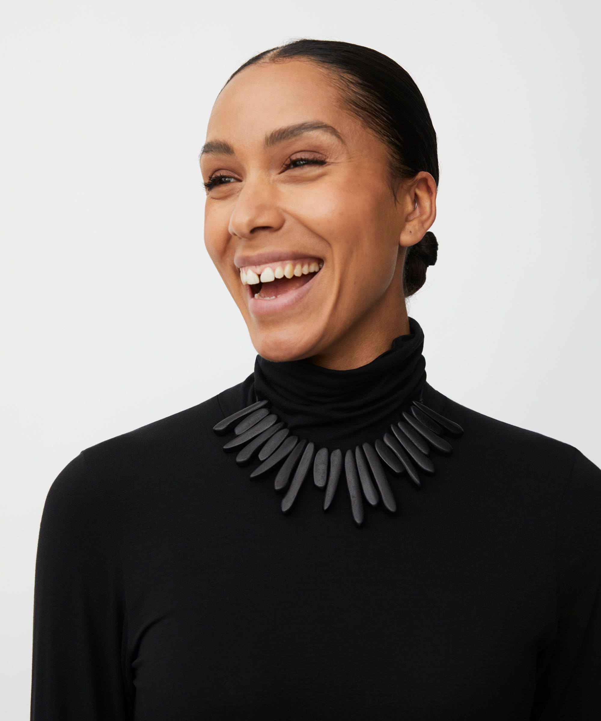 collier avec perles en bois noires, Black