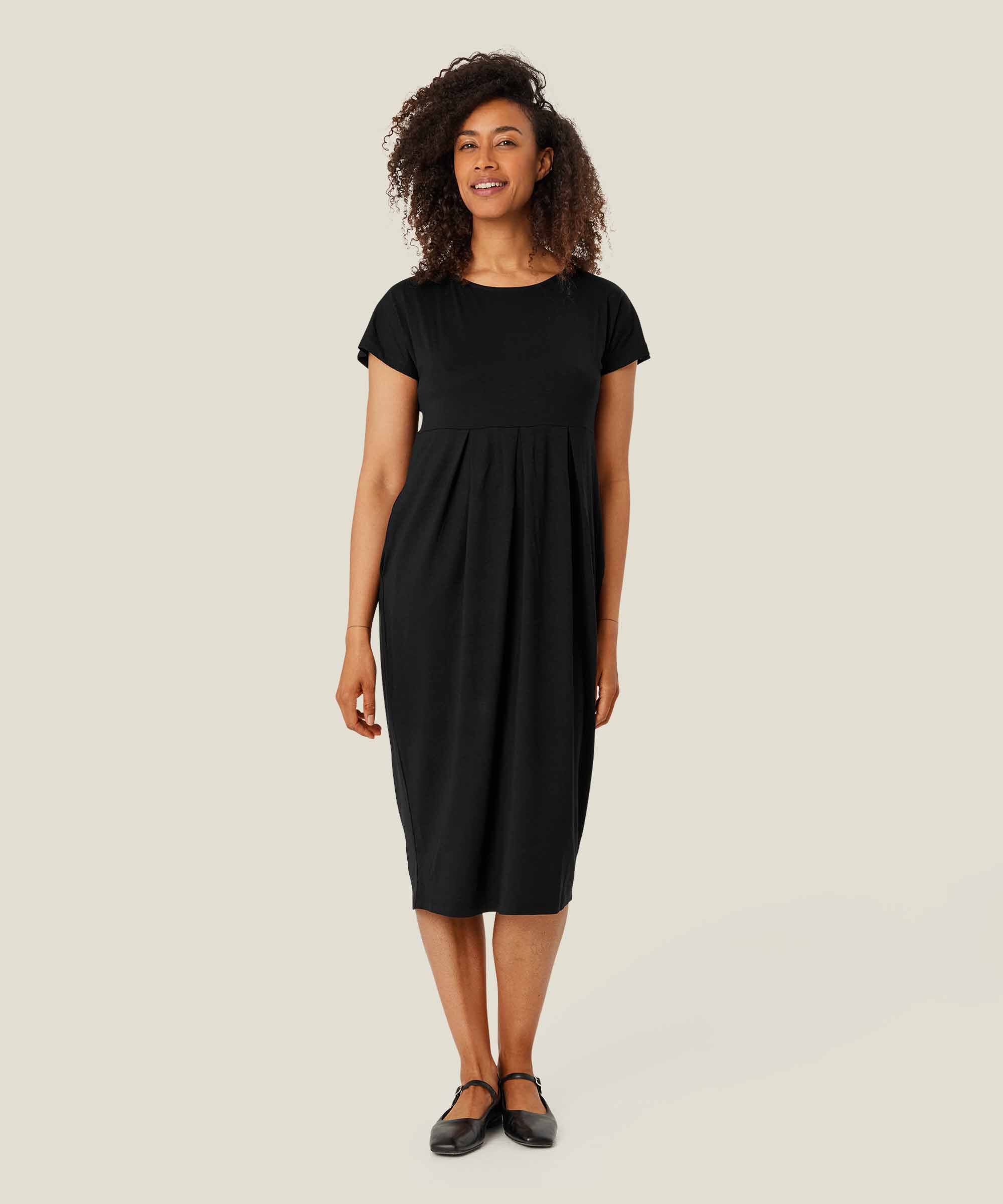 robe tulipe à manches courtes et col rond, Black