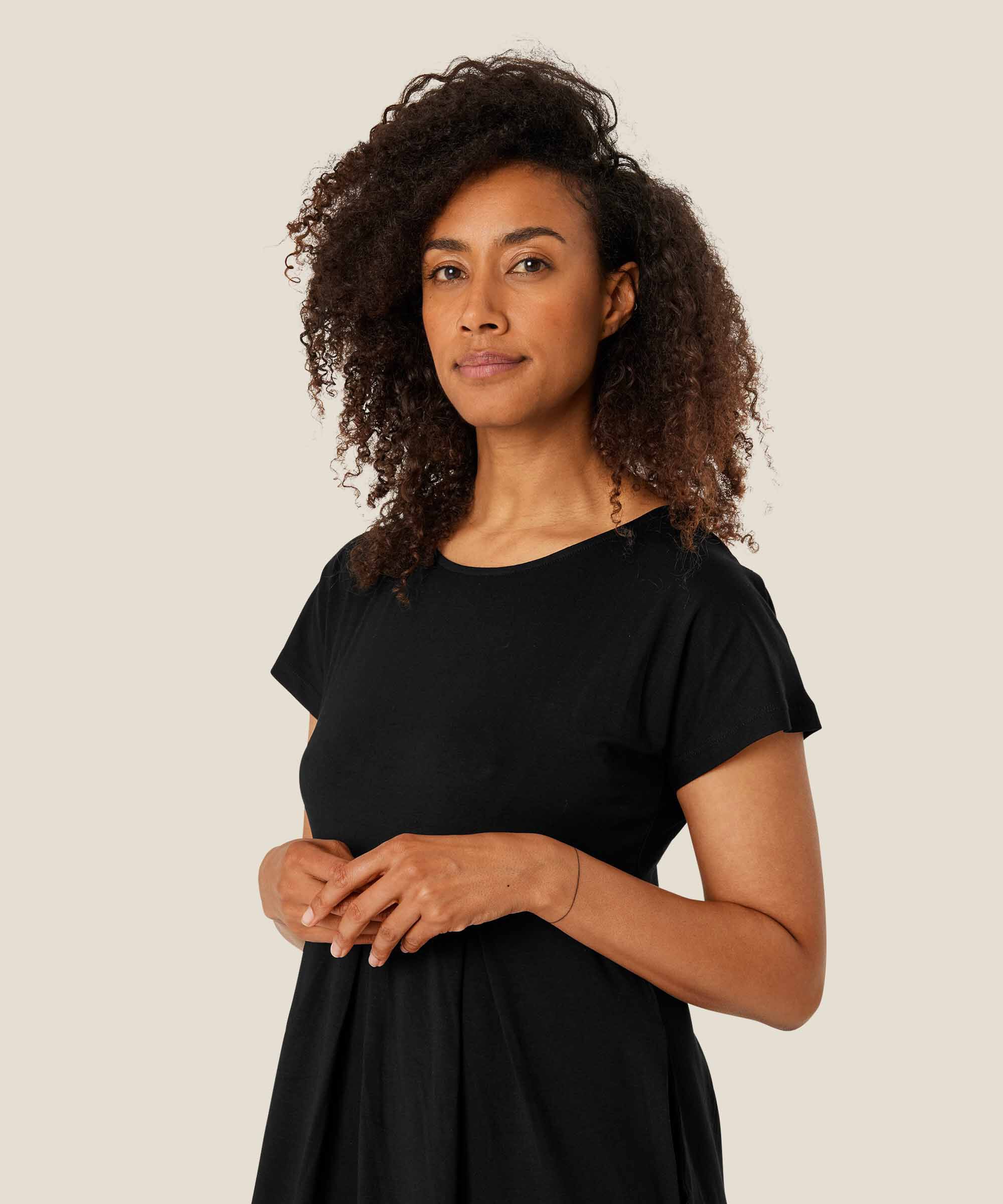 robe tulipe à manches courtes et col rond, Black