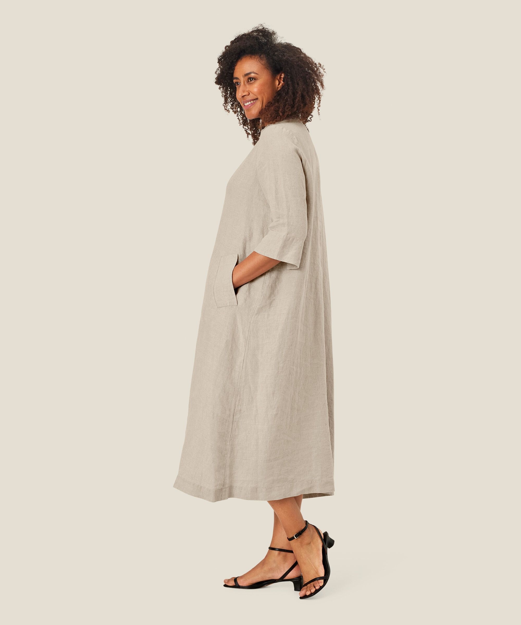 robe en lin avec col en V et poches, Natural