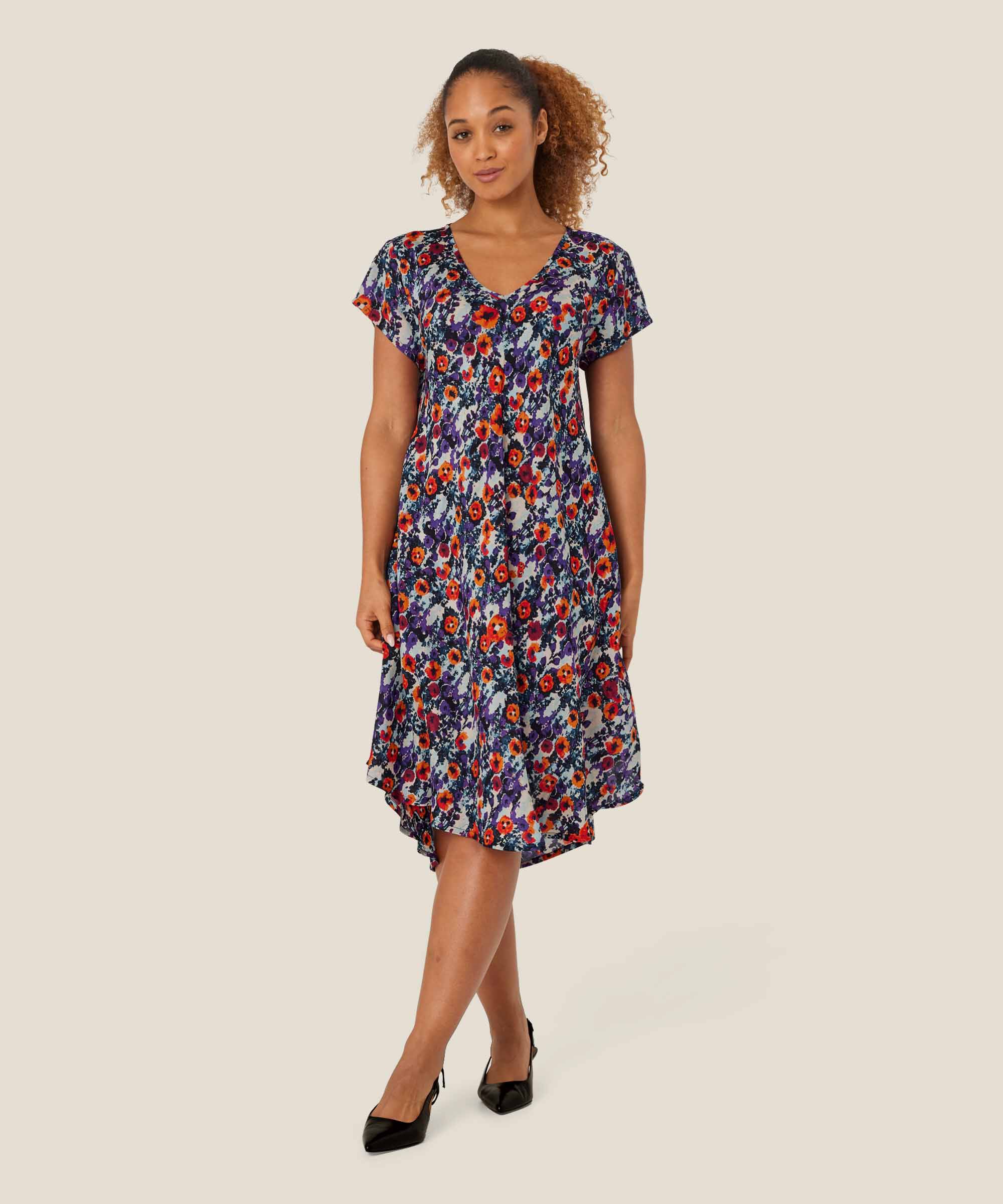 robe en viscose imprimée à col v, Meadow Violet