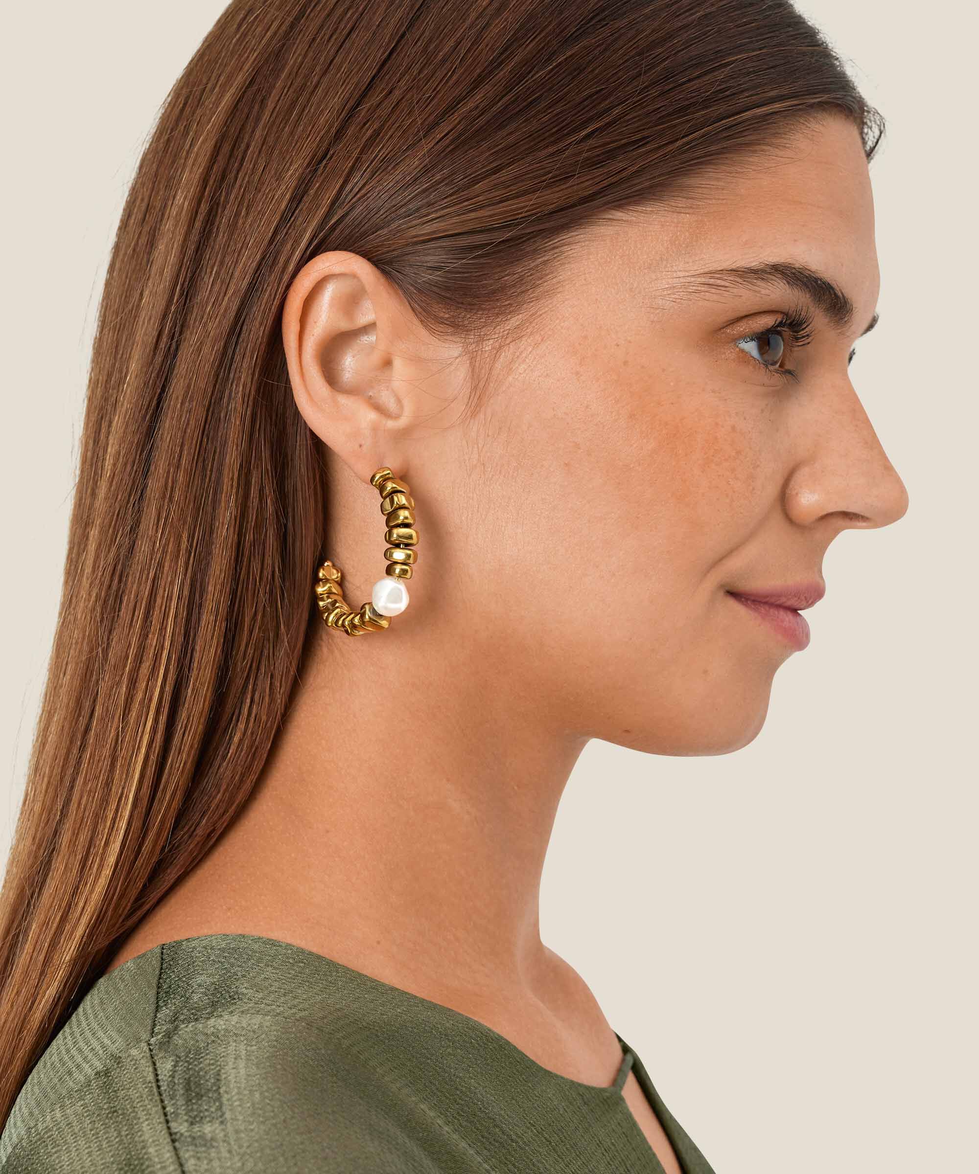boucles d'oreilles avec perles dorées, Gold