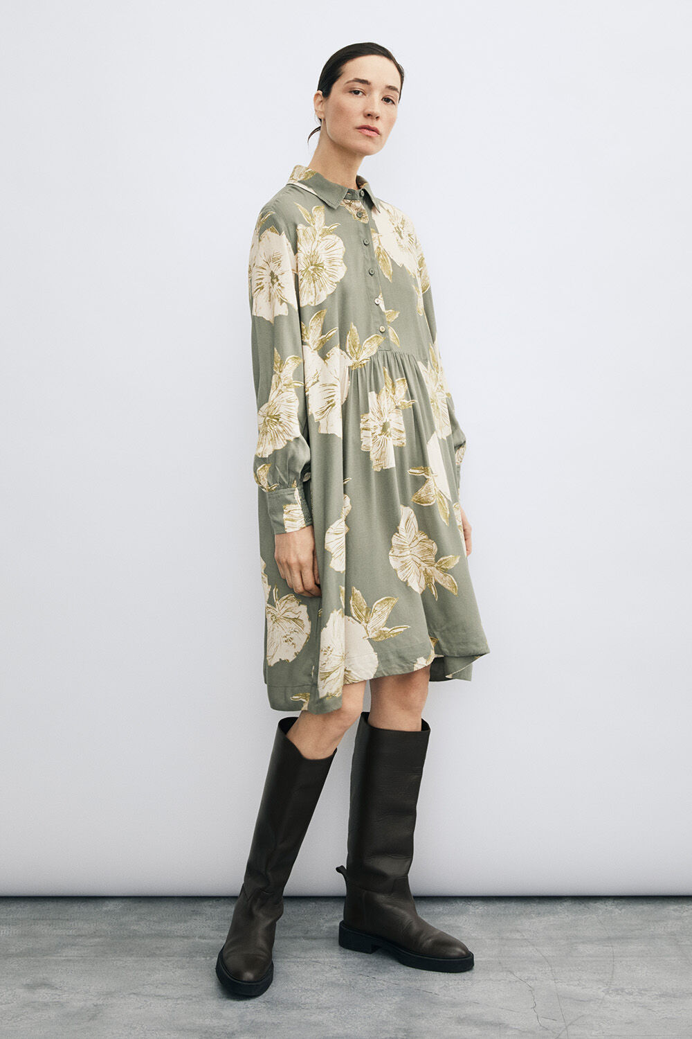 Robe en viscose &agrave; motif floral et boutons - Woodbine