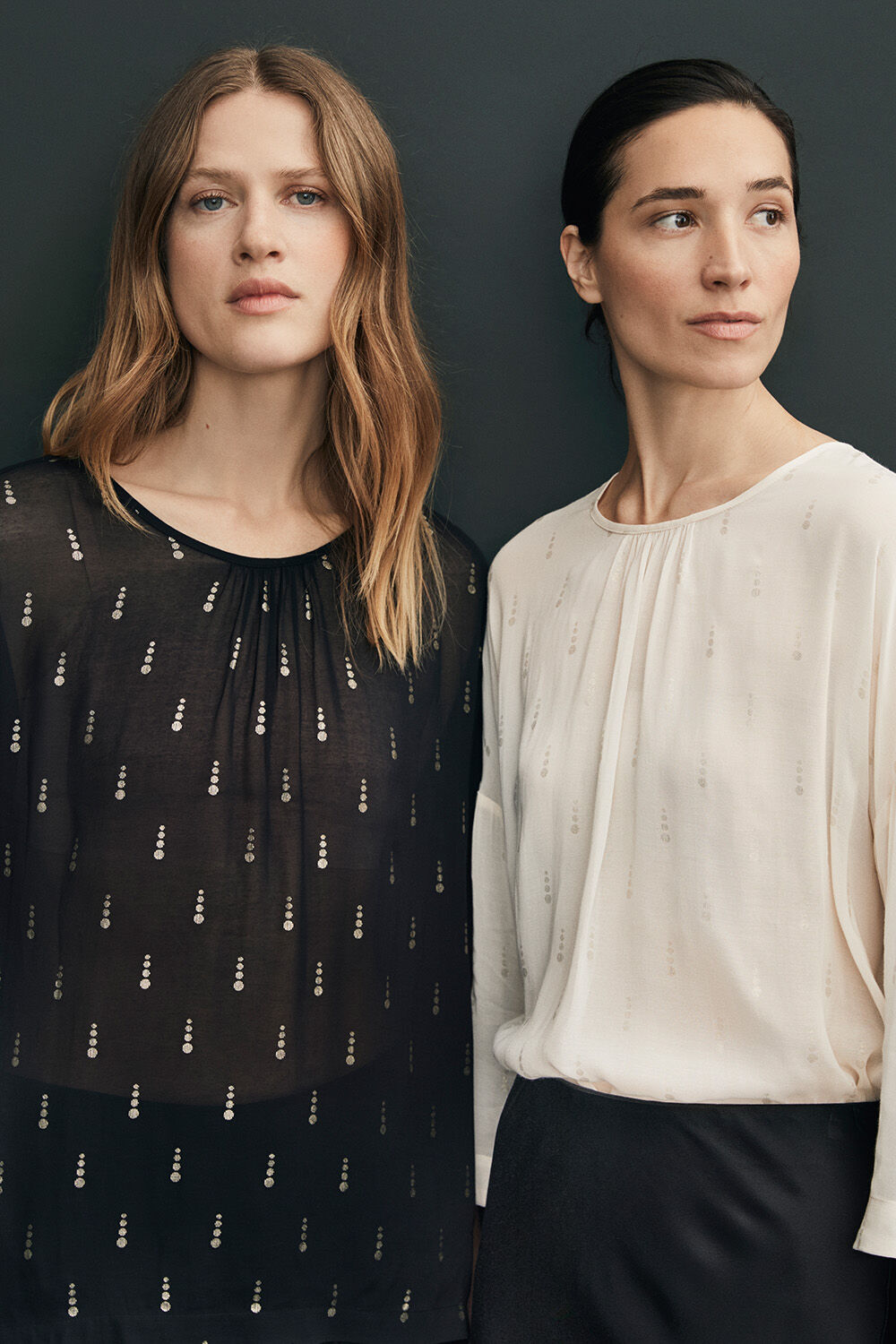 Blouse imprim&eacute;e oversize en viscose &agrave; manches 3/4 - Black, Pantalon large satin&eacute; &agrave; taille &eacute;lastiqu&eacute;e - Black, Blouse imprim&eacute;e oversize en viscose &agrave; manches 3/4 - Whitecap, Jupe en satin de viscose avec &eacute;lastique - Black