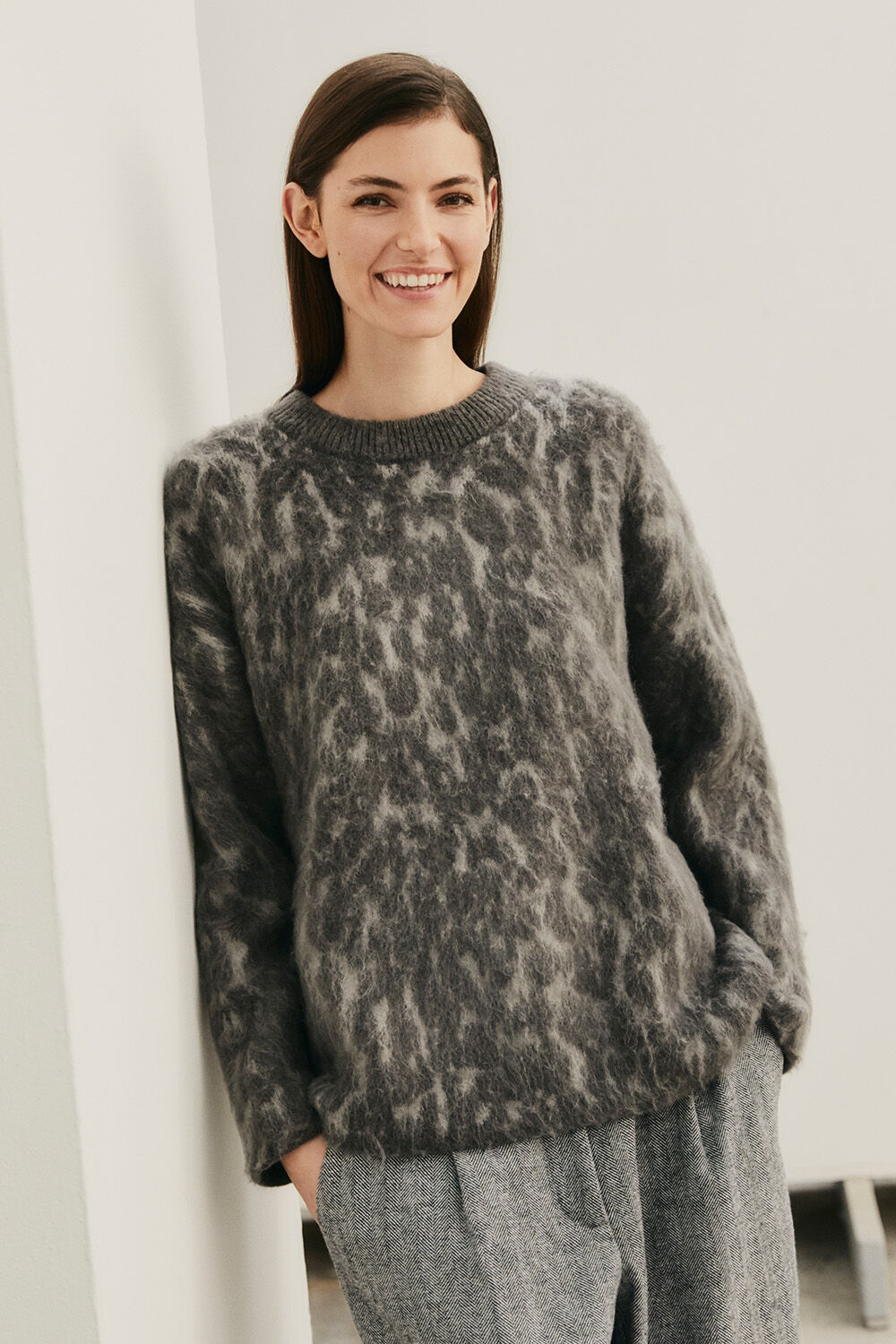 Pull &agrave; motif l&eacute;opard en m&eacute;lange de laine - Magnet, Pantalon &agrave; chevrons en laine m&eacute;lang&eacute;e - Black
