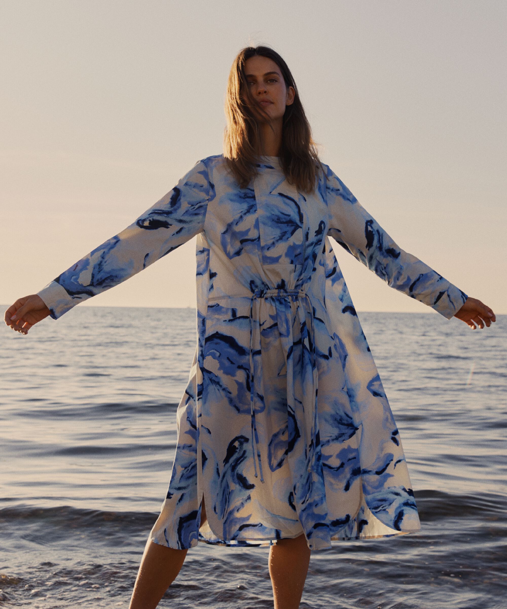 robe en coton avec lien à la taille et fentes sur le côté, Powder Blue
