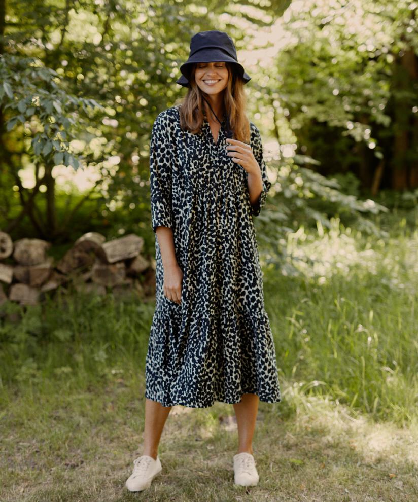 robe en viscose à motif avec fente au col et poches fendues, Black
