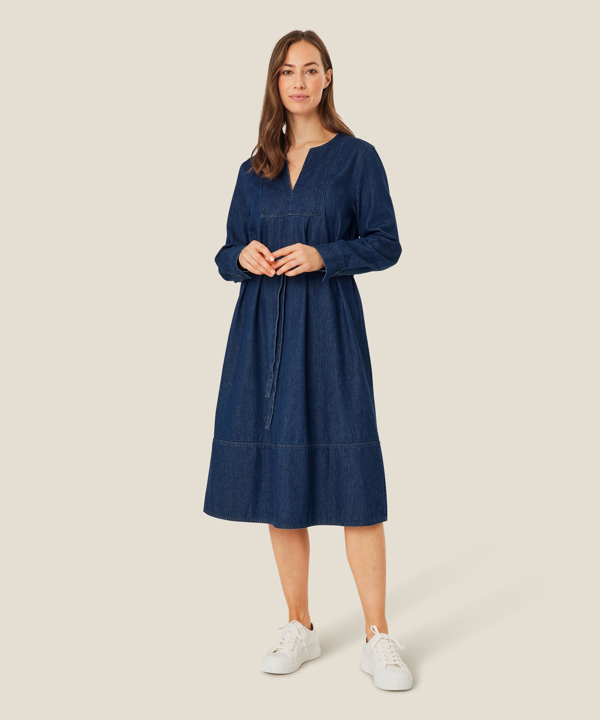 robe en jean avec col en V et ceinture, Dark Denim