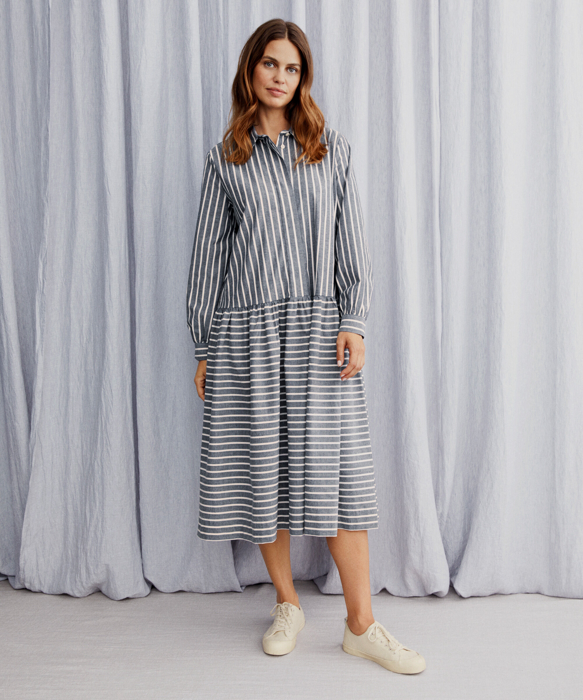 robe en coton avec fermeture à boutons cachés, Black