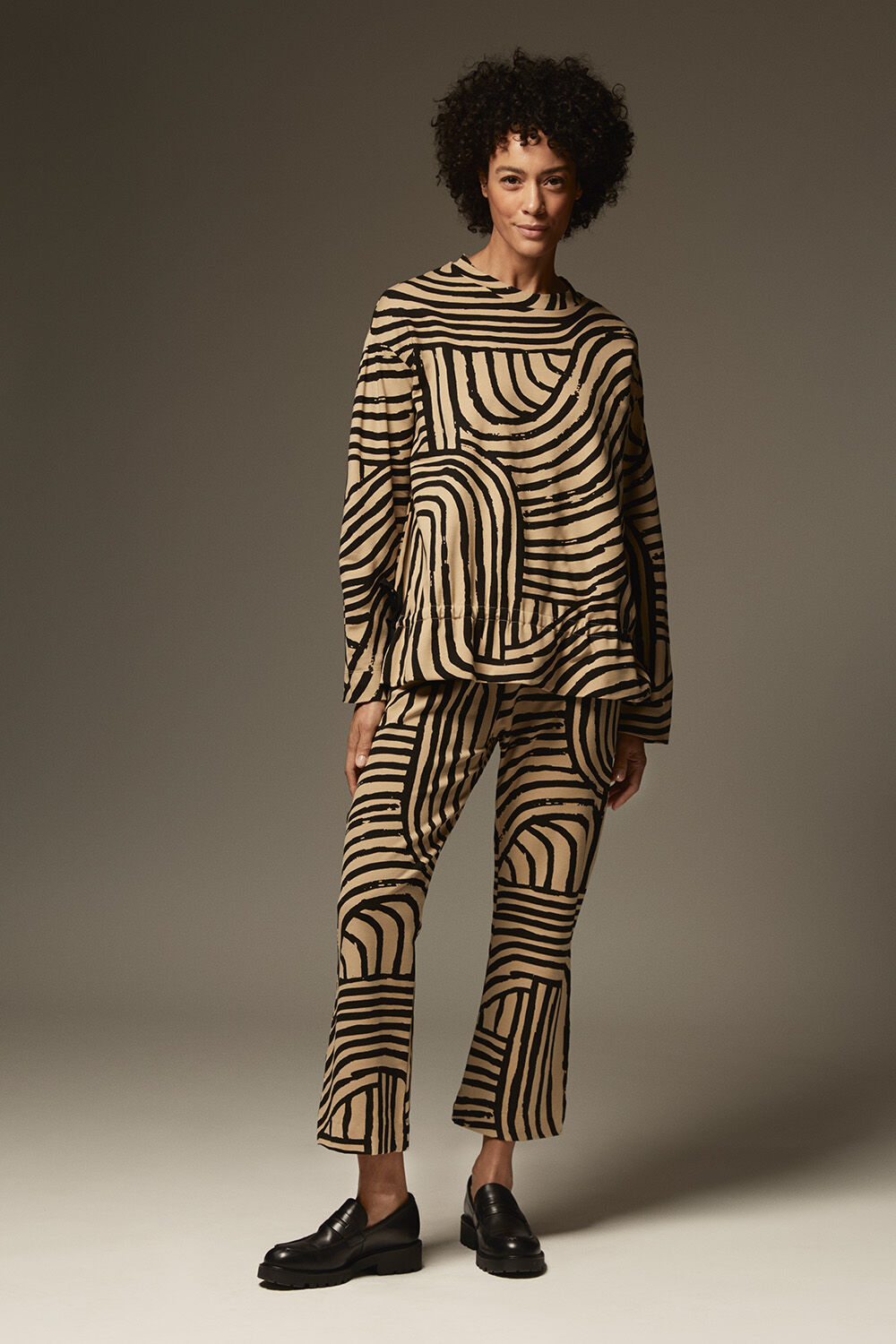 top en jersey imprim&eacute; avec imprim&eacute; graphique et col rond - Travertine, Pantalon Imprim&eacute; En Qualit&eacute; Jersey &Eacute;pais - Travertine