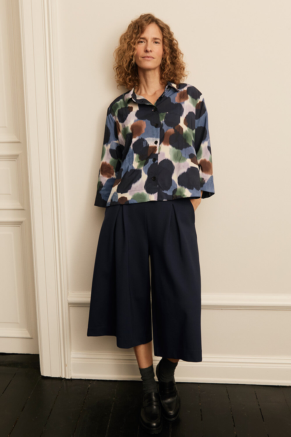 chemise &agrave; manches 3/4 et surpiq&ucirc;res d&eacute;coratives - Navy Blazer, Pantalon En Jersey Avec Plis Sur Le Devant Et Zip Cach&eacute; Sur Le C&ocirc;t&eacute; - Navy Blazer