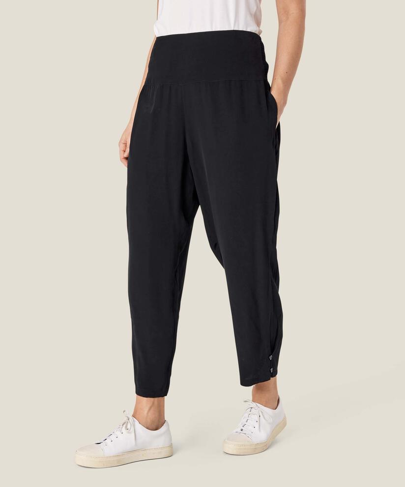 Pantalon En Viscose Avec Large Élastique Smocké Au Dos Et Détail Boutonné, Black