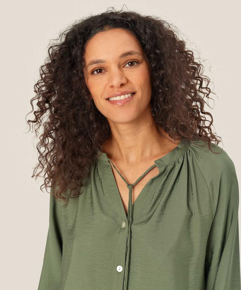 chemise à manches longues en viscose légèrement brillante, Four Clover